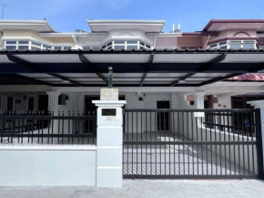 Cozy Homestay near Pantai & Aeon Big - 10pax by Ngio
